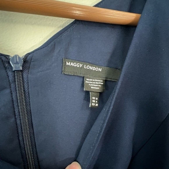 Maggy London Cold Shoulder Dress Size 0 NWT - Picture 7 of 8